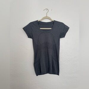 Grey lululemon t-shirt